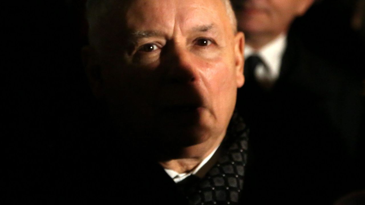 Jak PiS skrajną prawicę do mainstreamu wciągało