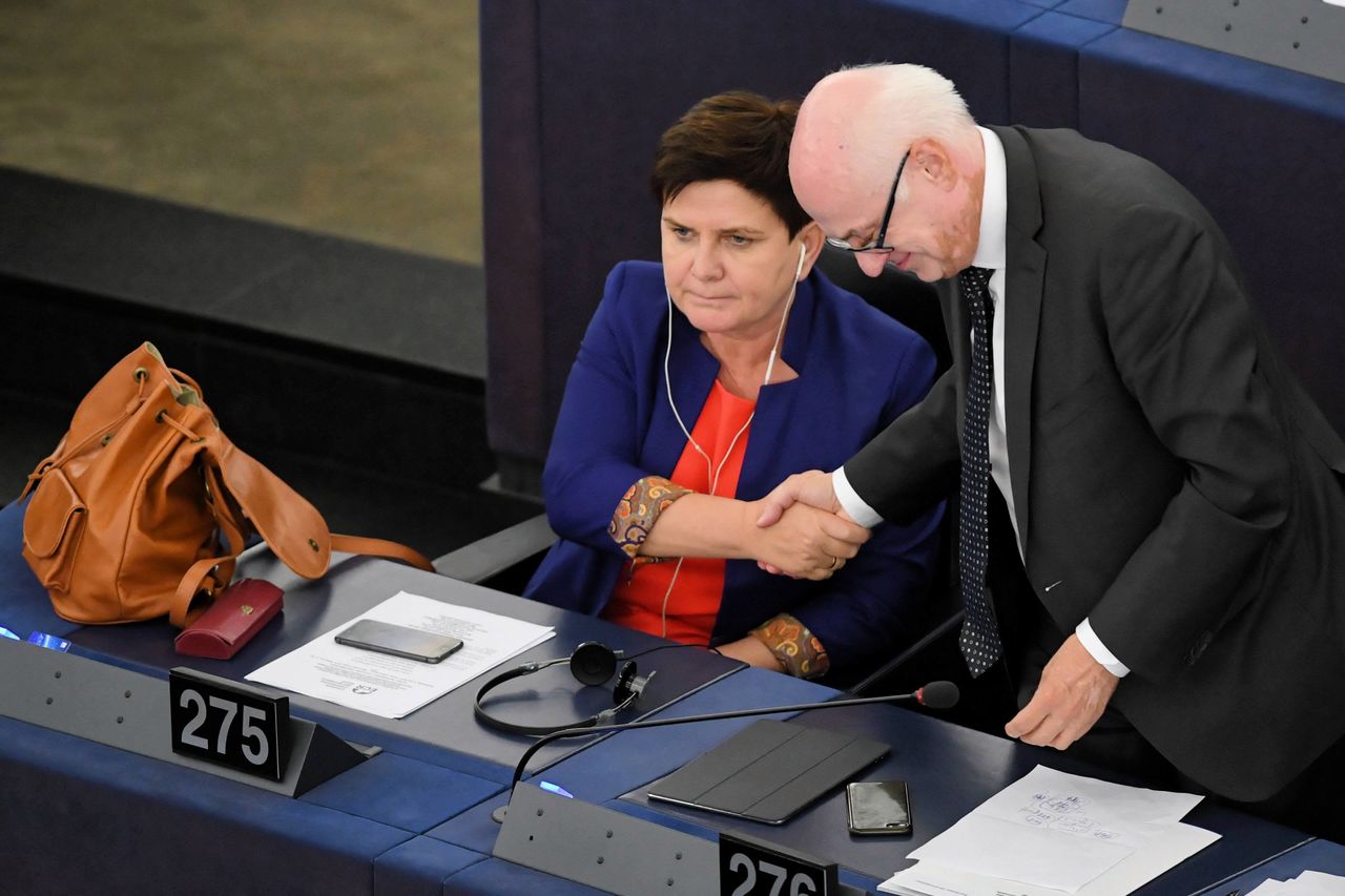 Kapitulacja PiS-u ws. Szydło. Wokół partii w PE roztoczono kordon sanitarny