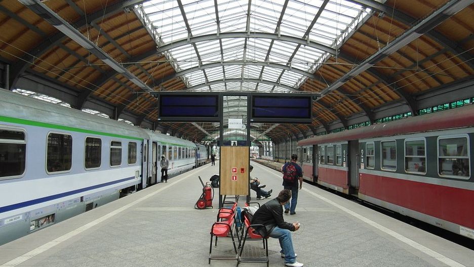 PKP tłumaczy podwyżkę rozporządzeniem ministra infrastruktury i budownictwa z kwietnia ubiegłego roku i nowym sposobem naliczania opłat.