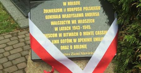 Żenujący błąd na tablicy upamiętniającej bohaterów spod Monte Cassino