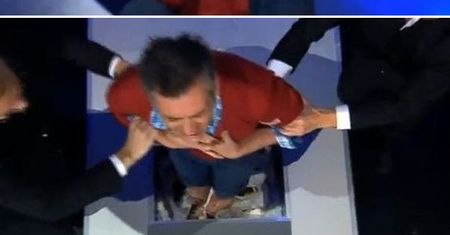 Biedroń chodzi po brudnych pieluchach! Poseł w Kilerskim karaoke