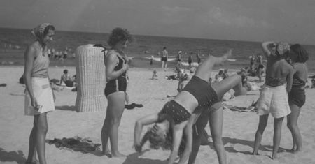 Seksualne ekscesy, nieobyczajne stroje i ostatnie chwile beztroski. Jak Polacy bawili się podczas wakacji 1939 roku