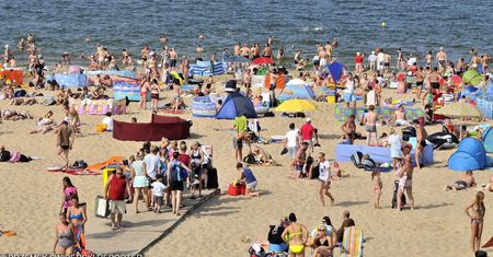 Gdańsk: wypadek na plaży. Mężczyzna wjechał skuterem wodnym w 13-latkę