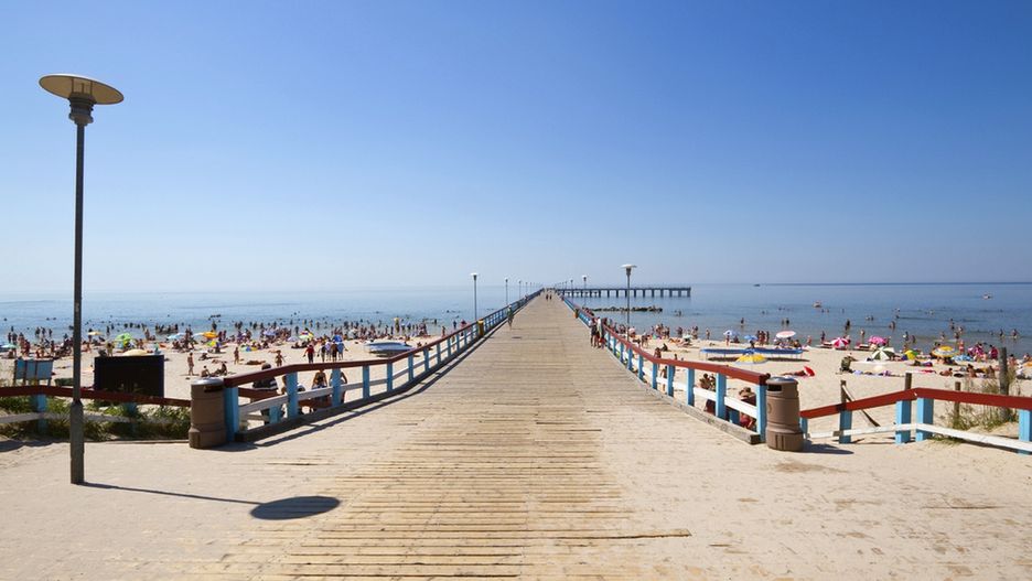 Nadbałtycka plaża na Litwie w Połądze, na północnym-zachodzie kraju
