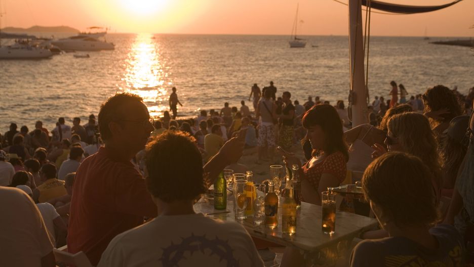 Polacy deklarują też, że będą zwracać uwagę tym, którzy piją lub palą na plaży