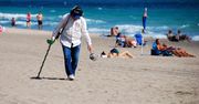 Gorączka złota na plażach. Szukają skarbów po turystach