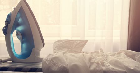 Jak wyczyścić żelazko? Wybierz jeden z domowych i sprawdzonych sposobów