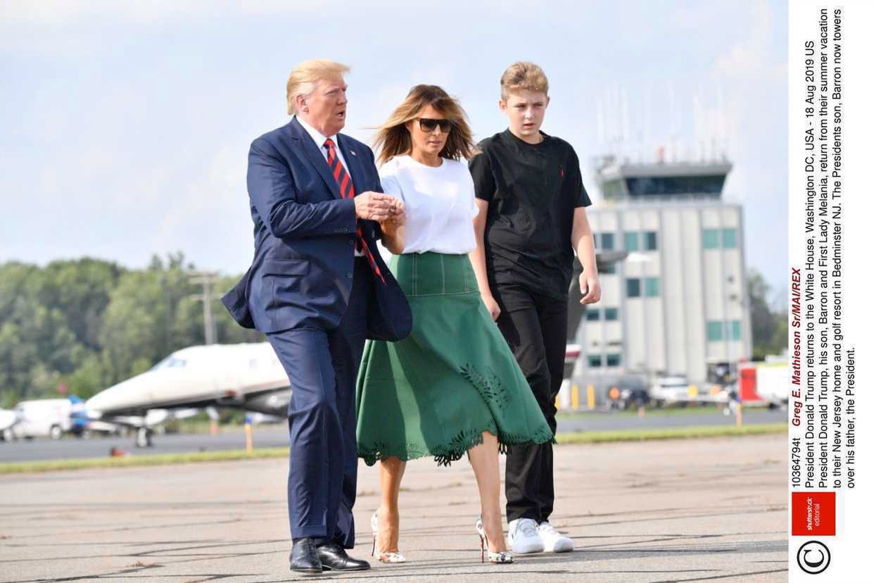 Melania Trump w zielonej spódnicy Fendi i szpilkach Christian Louboutin