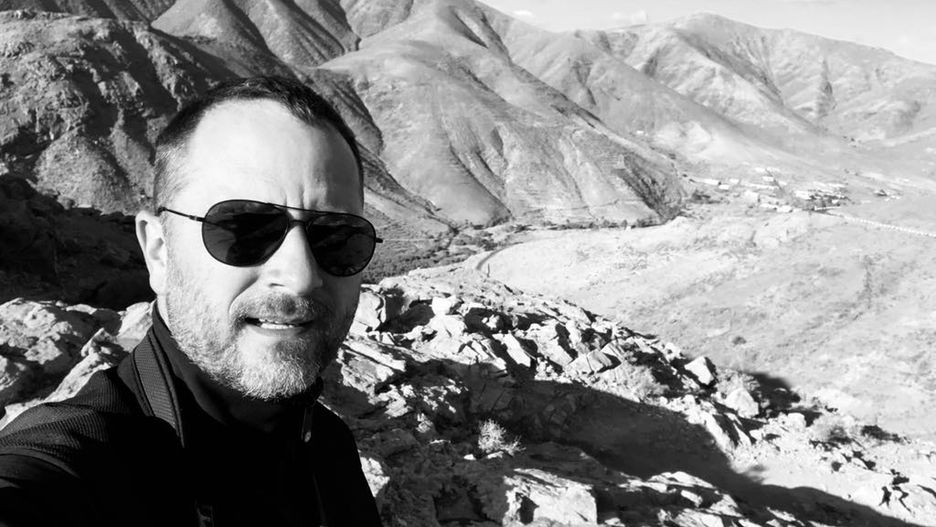 Marcin jest profesjonalnym fotografem. Po dniu pełnym sesji z modelkami lubi odstresować się na wirtualnym polu bitwy