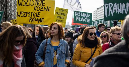 Premier obiecał podwyżki dla milionów Polek. Islandia pokazała jak to zrobić
