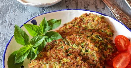 Placki z cukinii i kaszy bulgur. Proste, smaczne i tanie