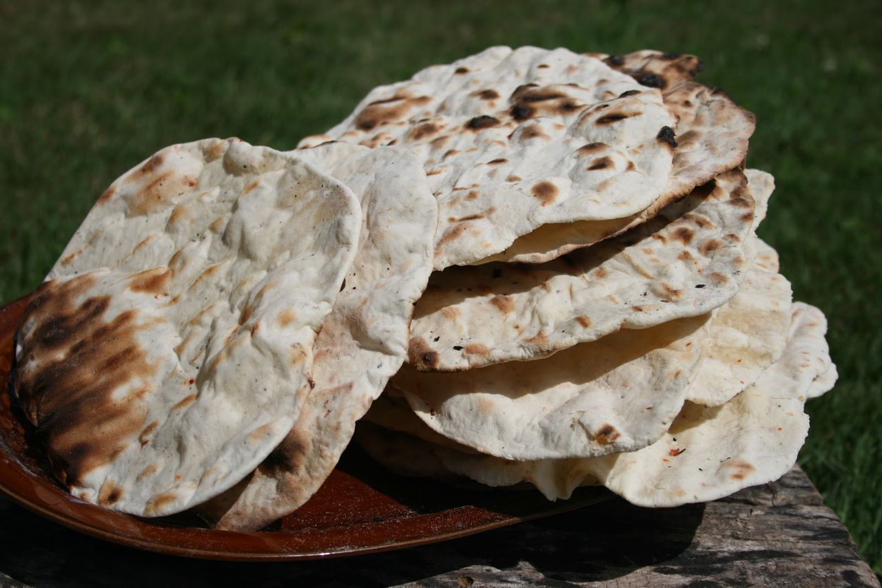Grillowe pszenne placki na kefirze. Konkurencja dla chrupkiego pieczywa