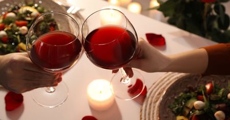 Najlepsze wino na romantyczną walentynkową kolację. Warto posłuchać rad eksperta