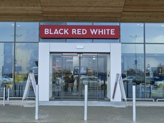 Black Red White z karą finansową od UOKiK-u. Reklamy mebli wprowadzały w błąd