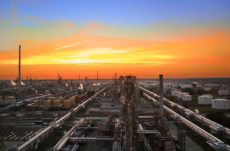 Polskie rafinerie musiały przestawić się na strategiczne zapasy ropy naftowej.