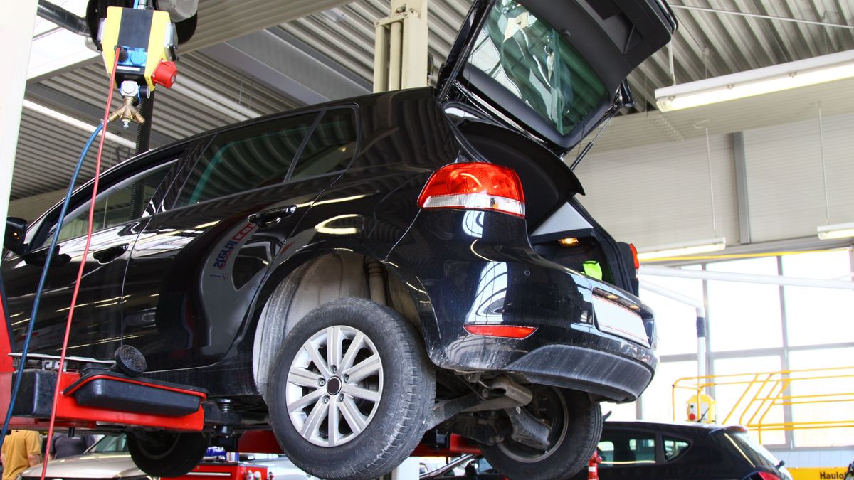 Na częściach warsztaty i dystrybutorzy zarabiają niemal połowę ceny