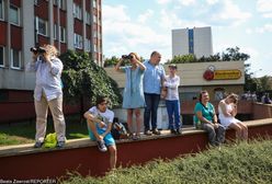 Defilada 2019. Tysiące ludzi na dachach i w oknach. Zobacz zdjęcie, które podbija sieć