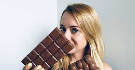 Tabliczka czekolady nie zawsze waży 100 g - sprawdzaj gramaturę na opakowaniach, bo producenci stosują "downsizing"