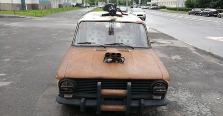 Nie uwierzysz, jak przerobił starą Ładę. Jest gotowa na apokalipsę