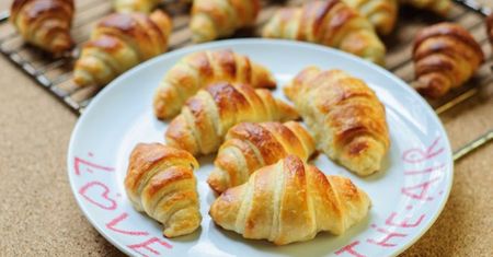 Rogaliki z ciasta francuskiego z czekoladą