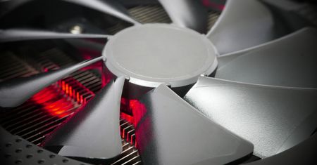 Sezon na przegrzane laptopy trwa. Podkładki chłodzące już od 23 zł