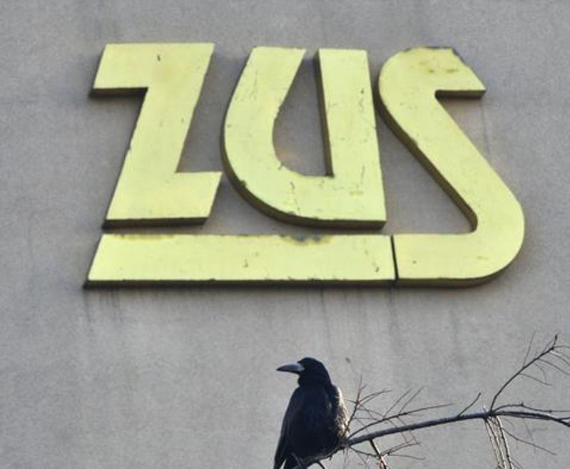 Emerytura za pracę przy komputerze. ZUS przegrał w sądzie z poszkodowaną