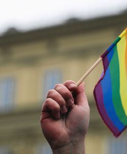 Parlament Europejski po raz pierwszy wywiesza tęczową flagę. PiS protestuje