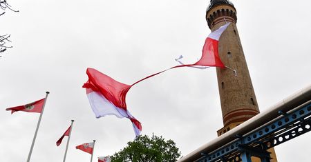 Największa flaga Polski zniszczona w Świnoujściu
