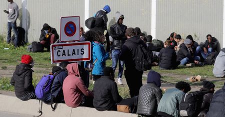 "Kryzys na niespotykaną skalę". Burmistrzowie 7 miast Francji przeciw fali imigrantów