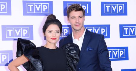 Adriana Kalska i Mikołaj Roznerski razem na ramówce TVP. Nie szczędzili sobie czułych gestów