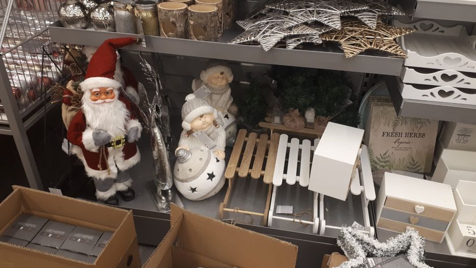Choć wakacje jeszcze się nie skończyły, to w KiK już można kupić bożonarodzeniowe ozdoby