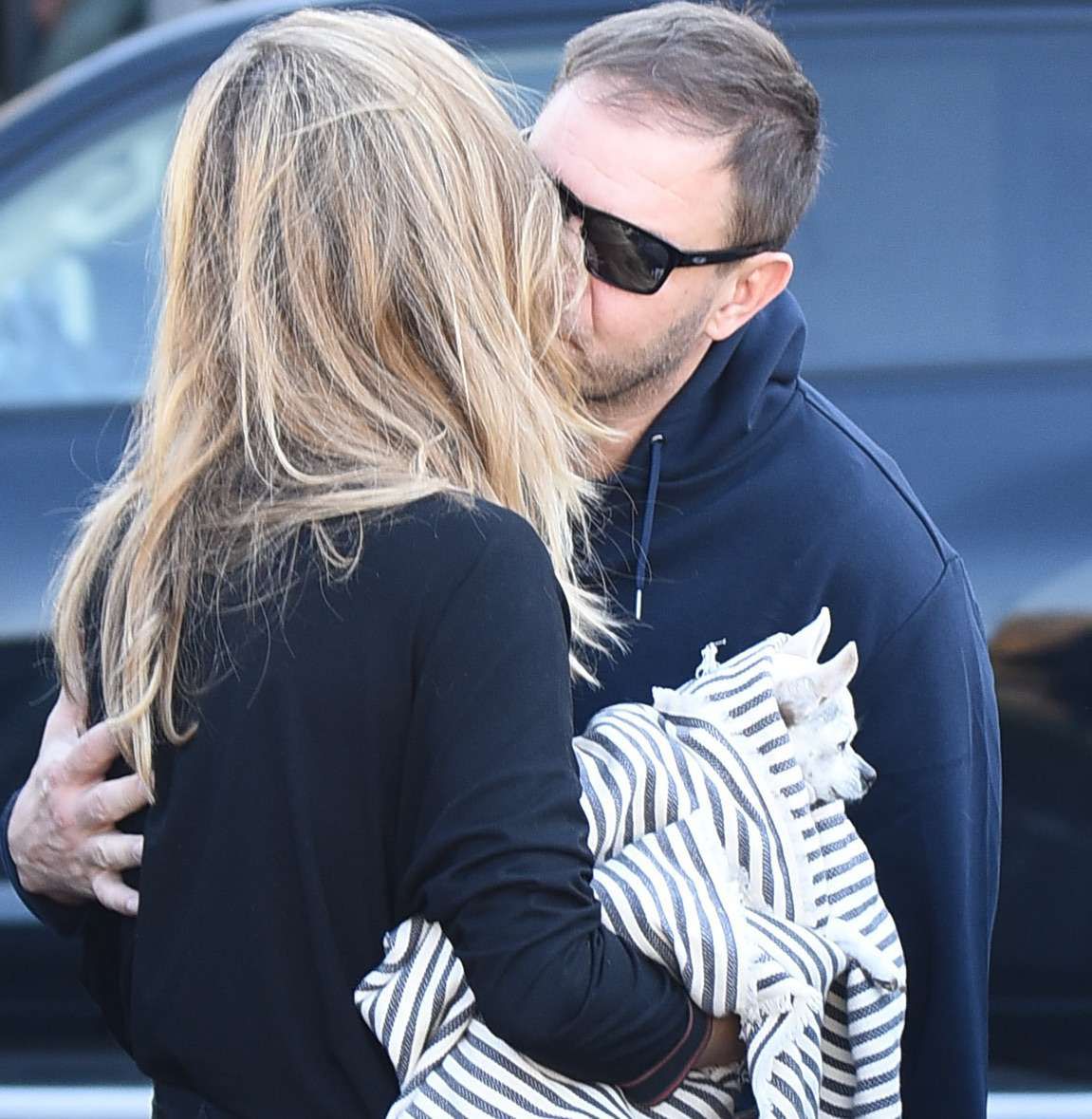 Tomasz Karolak i Magdalena Malicka całują się
