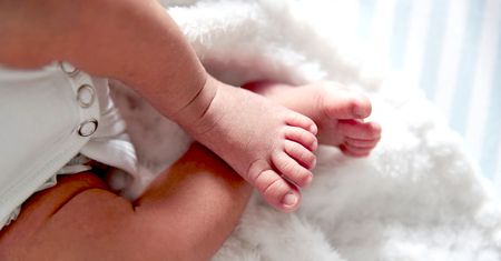 Biedronka. Dyskont rozda paczki urodzonym w tym roku dzieciom
