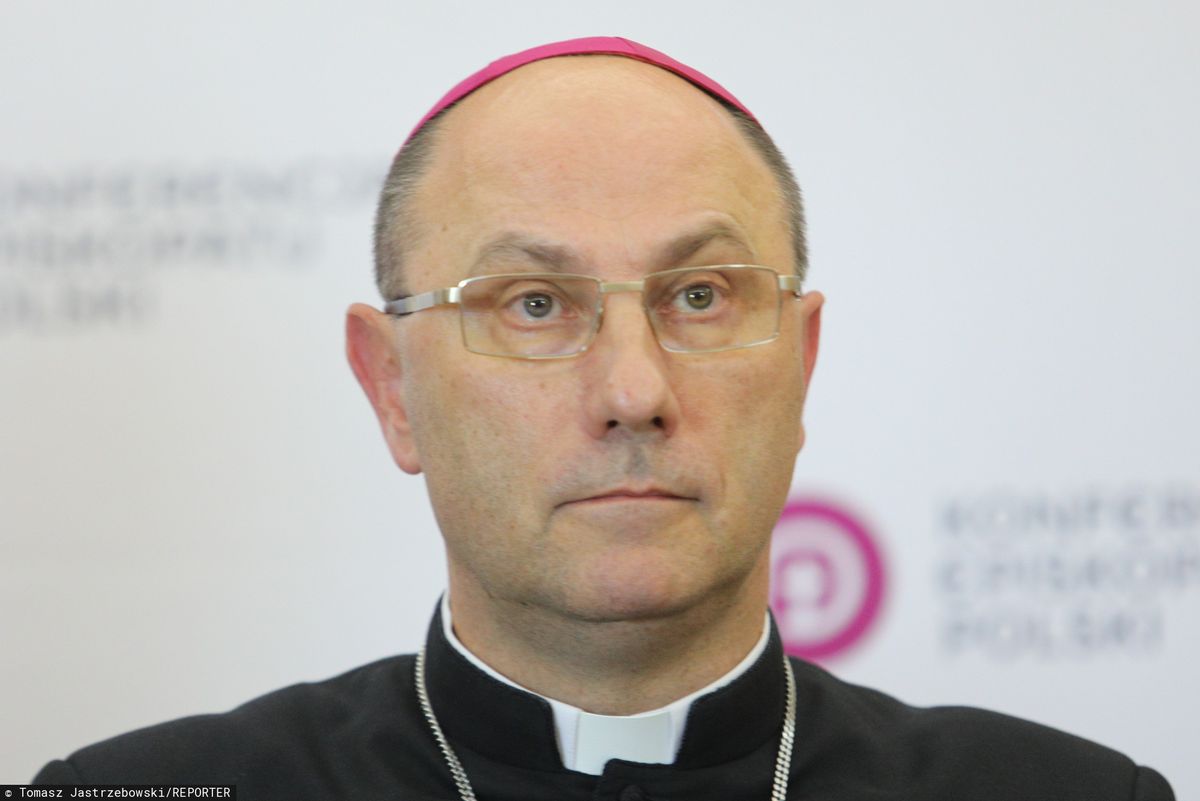 Koronawirus. Arcybiskup Wojciech Polak: nie radziłbym przesadzać, podajmy sobie dłoń