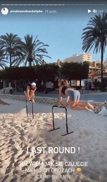 Anna i Robert Lewandowscy ćwiczą na plaży w Hiszpanii