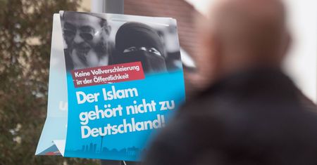 Polityk antyimigranckiej AfD przechodzi na islam. "Prywatna sprawa"