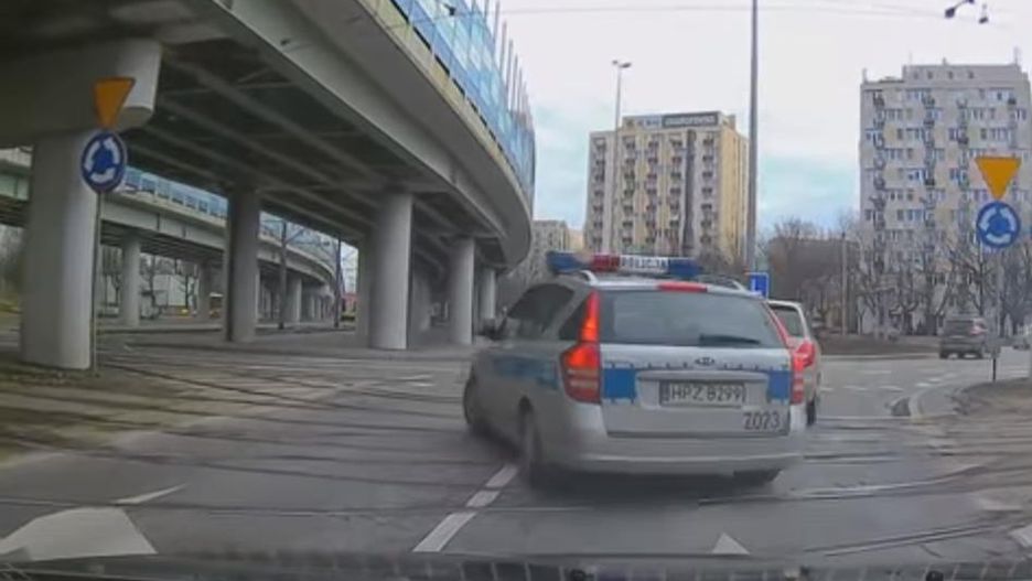 Policja łamie przepisy.
