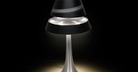 Magiczna lampka z lewitującym kloszem