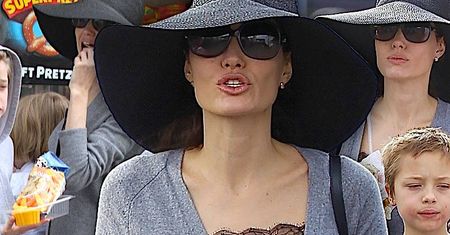 Przecieramy oczy z niedowierzania! Chudziutka Angelina Jolie z coraz bardziej chłopięcą Shiloh zajadają się kalorycznymi fastfoodami!