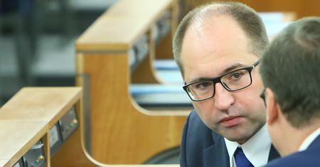 Tak Adam Bielan skomentował najnowszy sondaż