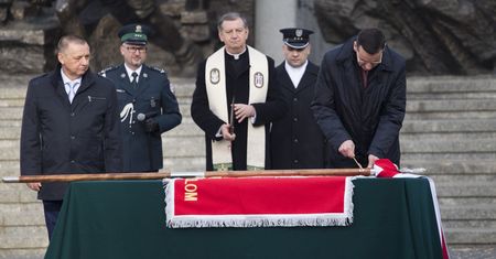 Pół miliona złotych na wynagrodzenia kapelanów. Skarbówka płaci im nawet 7 tys. zł