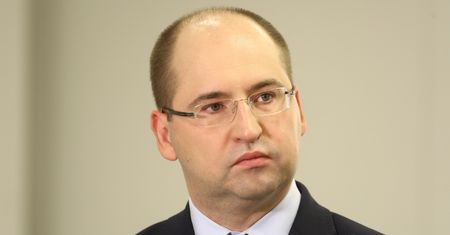 Adam Bielan tonuje nastroje. "KE ma teraz ważniejsze problemy niż praworządność w Polsce"