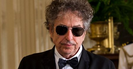 Bob Dylan odebrał dyplom oraz medal noblowski