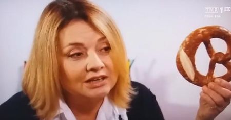 Twórcy "Klanu" przeszli samych siebie. Grażynka uczy Maćka seksu na preclach