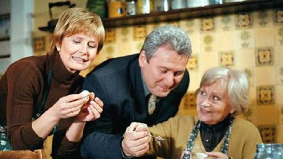 Kadr z serialu "Klan"