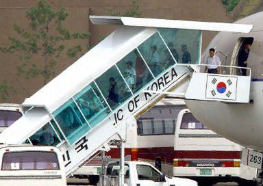 Uciekają z Korei samolotami