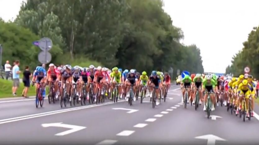 Zdecydowana interwencja policjanta. Funkcjonariusz bohaterem Tour de Pologne w Knurowie