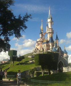 Disneyland szuka pracowników. Jednym z głównych wymagań jest wzrost