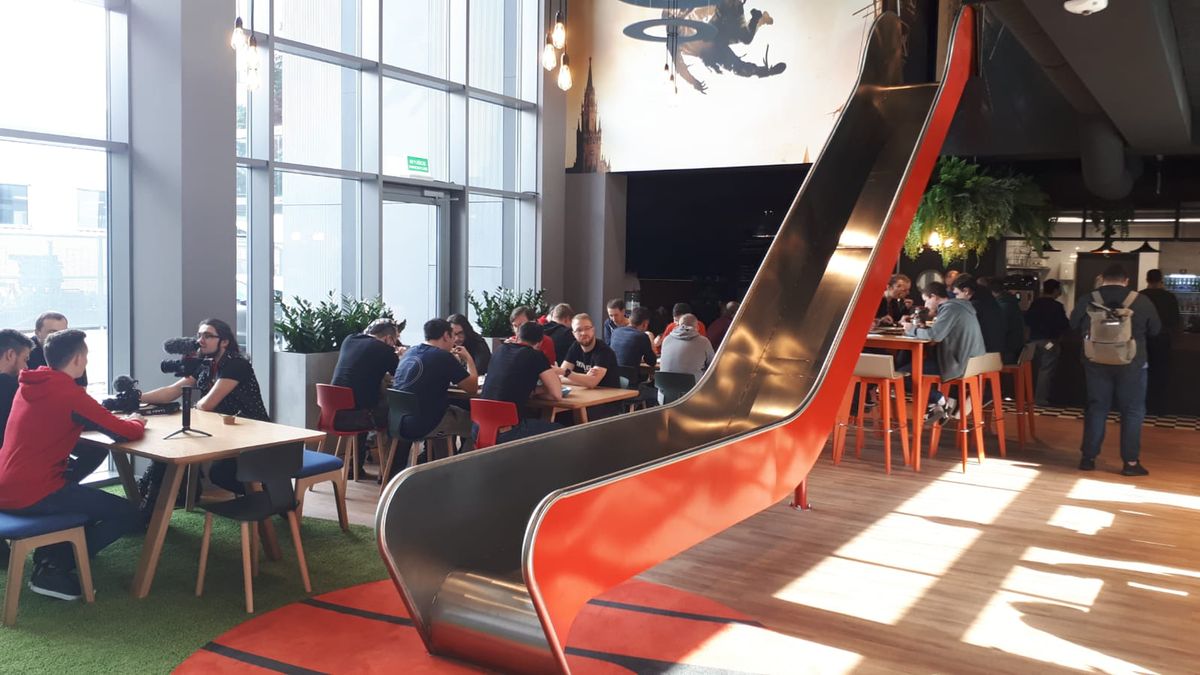 W nowej siedzibie Techlandu do kantyny nie trzeba wchodzić. Można po prostu zjechać