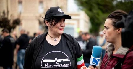 Koszulka "Auschwitzland" wywołała skandal we Włoszech. "To tylko czarny humor"